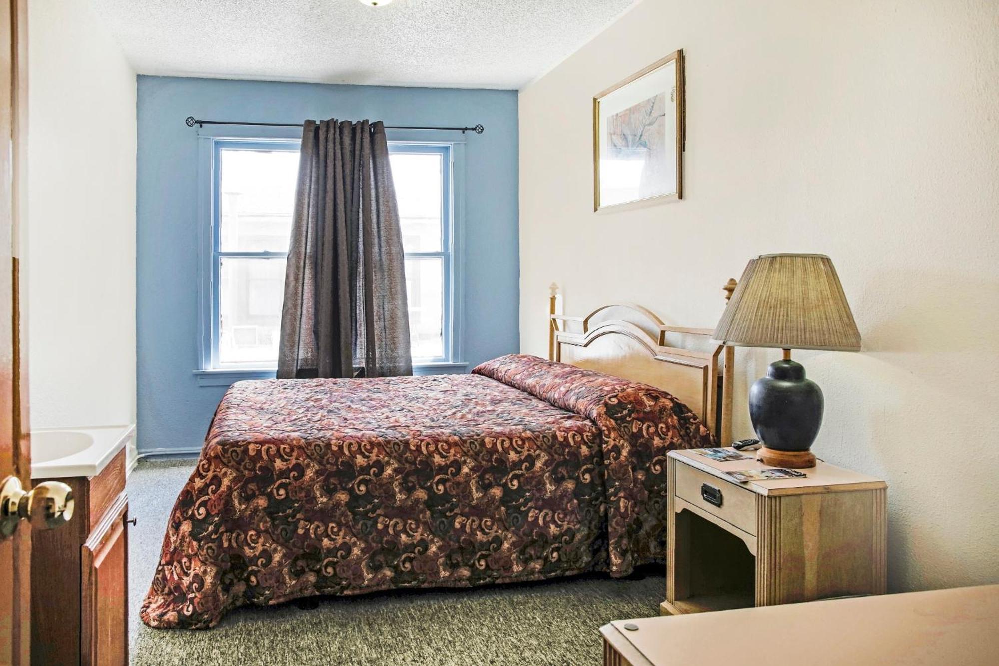 Oyo Historic Cameron Hotel Brownsville I-69E Екстериор снимка