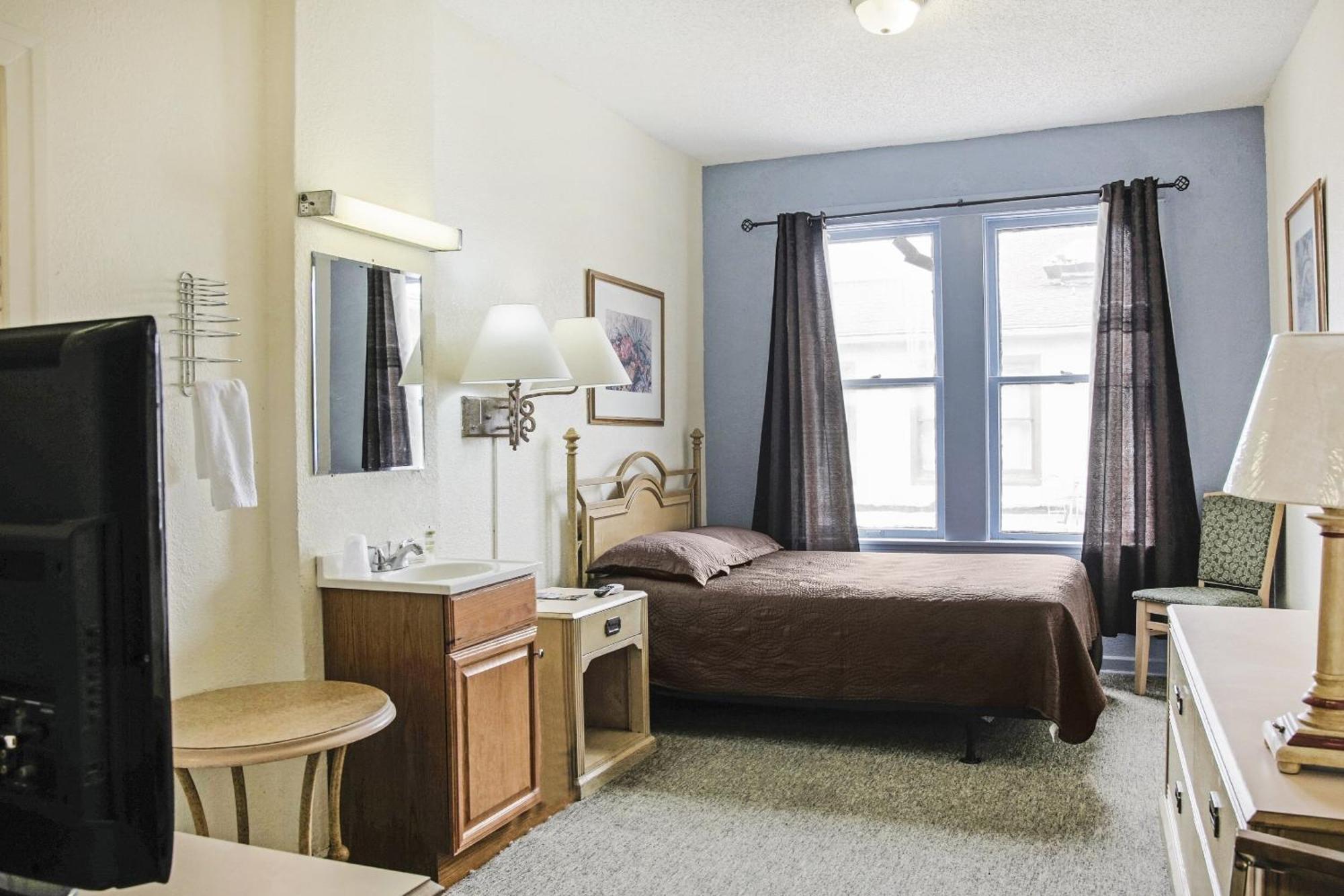 Oyo Historic Cameron Hotel Brownsville I-69E Екстериор снимка