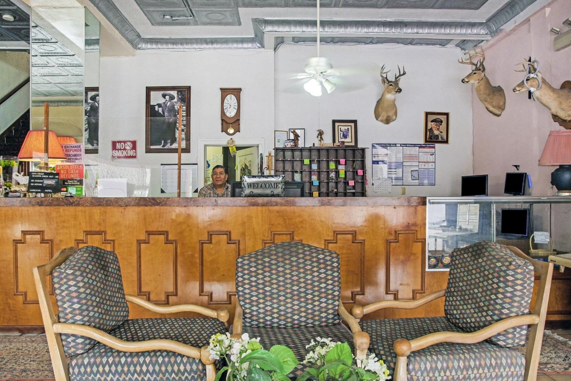 Oyo Historic Cameron Hotel Brownsville I-69E Екстериор снимка