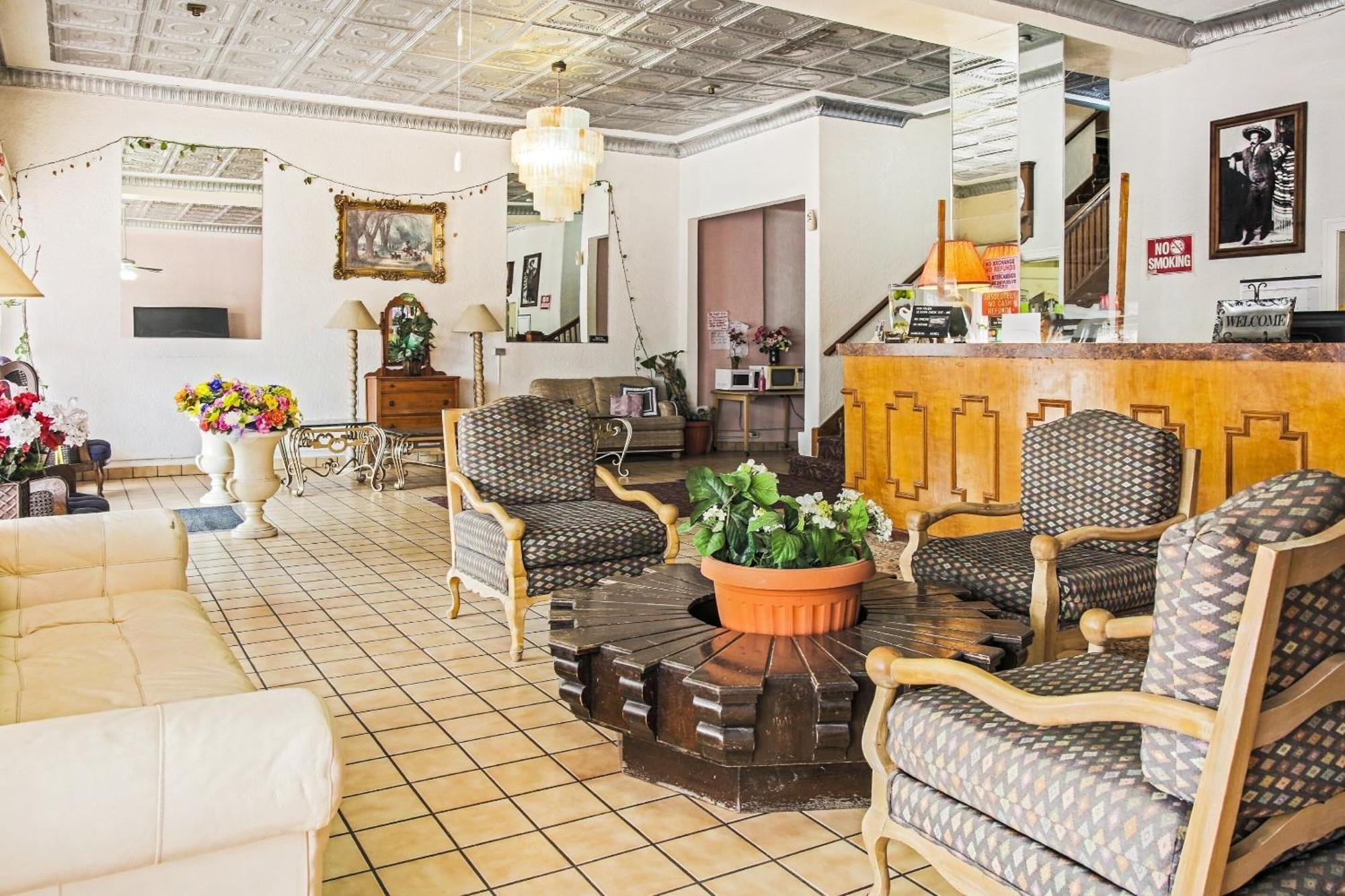 Oyo Historic Cameron Hotel Brownsville I-69E Екстериор снимка
