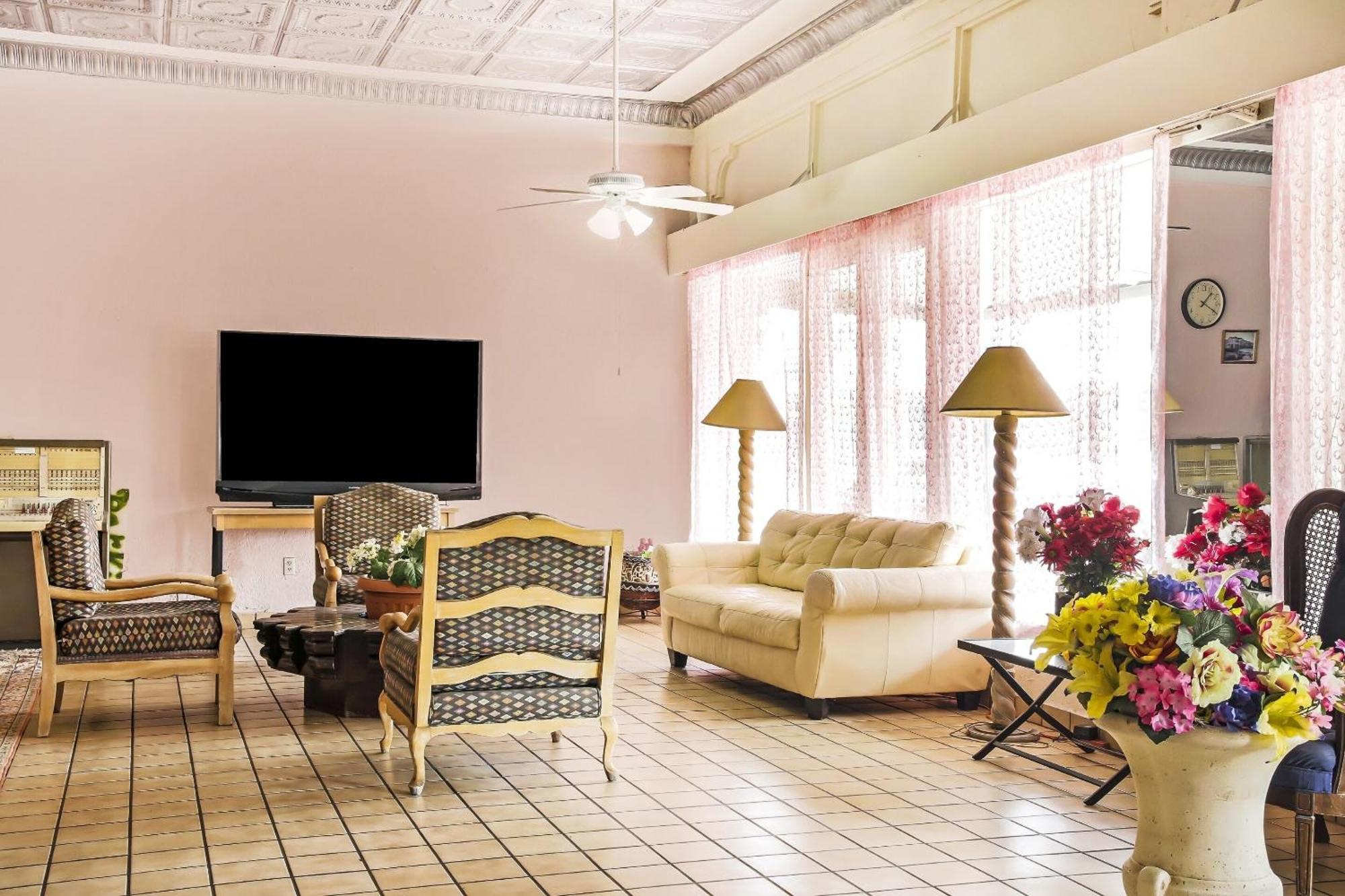 Oyo Historic Cameron Hotel Brownsville I-69E Екстериор снимка