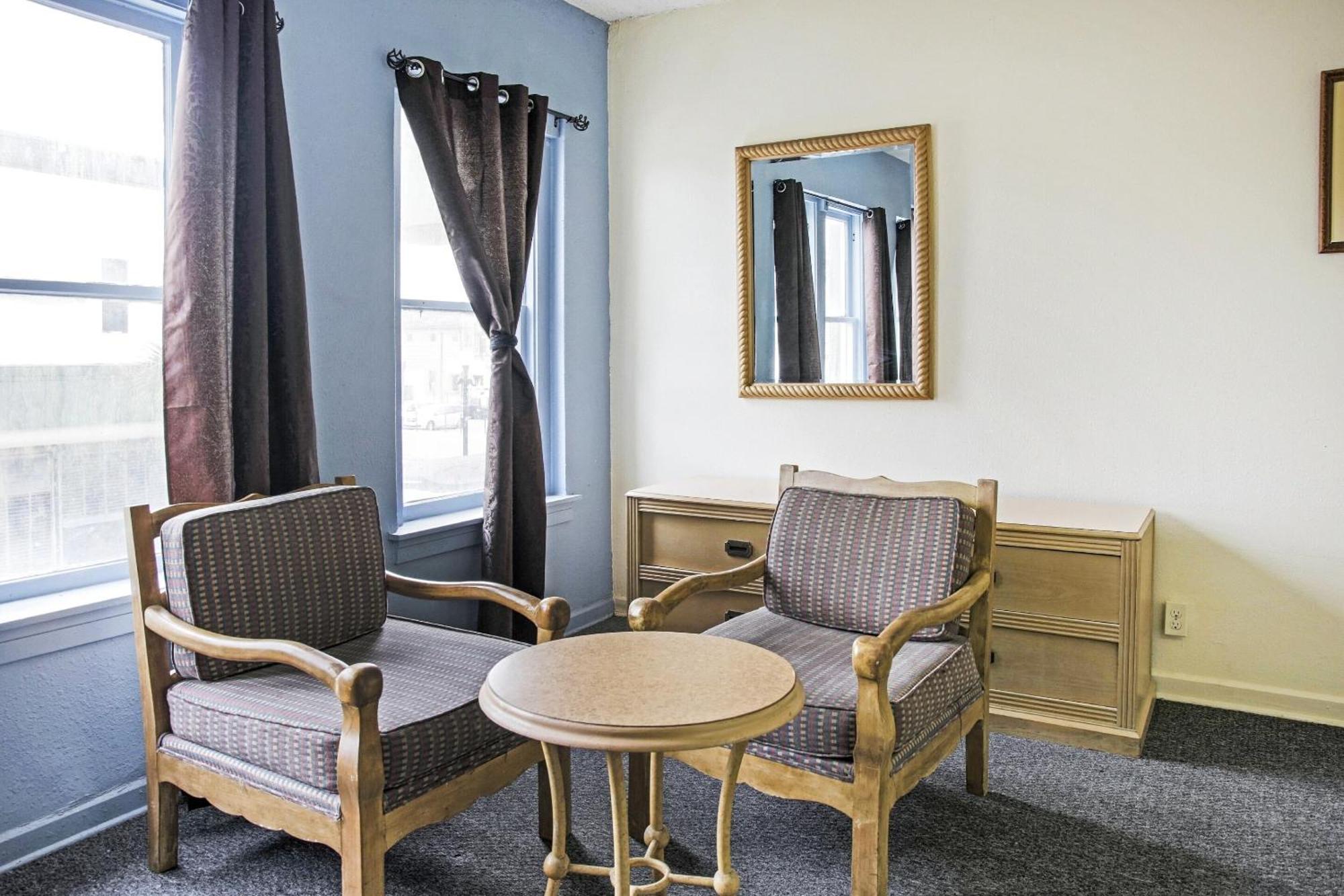 Oyo Historic Cameron Hotel Brownsville I-69E Екстериор снимка