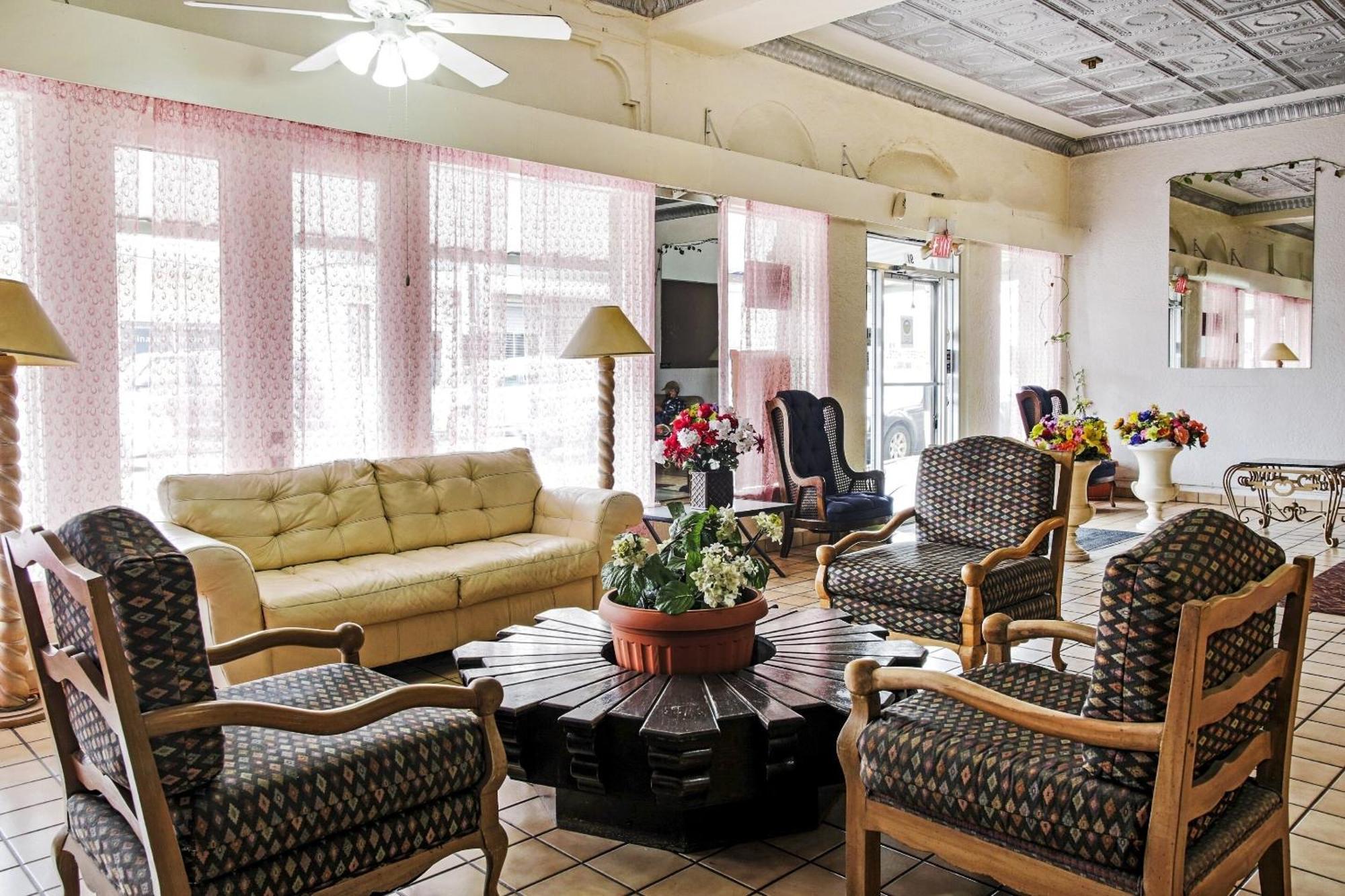 Oyo Historic Cameron Hotel Brownsville I-69E Екстериор снимка