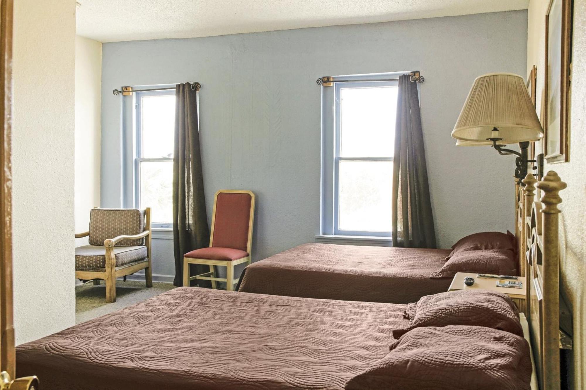 Oyo Historic Cameron Hotel Brownsville I-69E Екстериор снимка